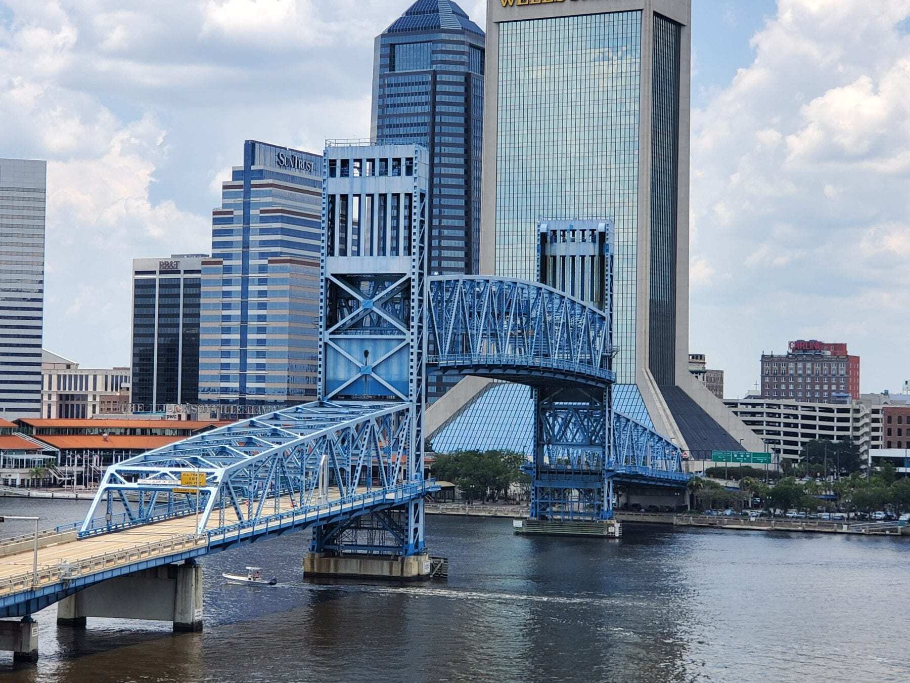 7 Romantic Downtown Jacksonville things to do on the Southbank